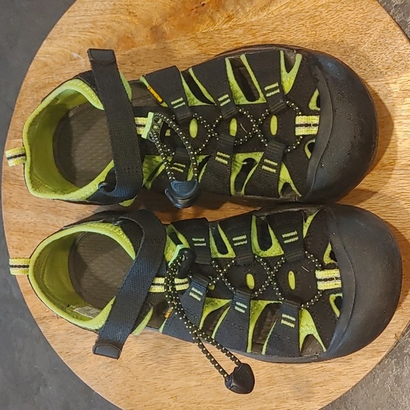 Youth size 5 Keen Sport Washable Sandal - Picture 3 of 5